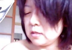 دختر در تی شرت سفید به آرامی خود را با یک قلم ارگاسم به ارمغان می آورد، باعث می کلیپ فیلمهای سکسی شود لذت، آرامش و احساسات شگفت انگیز