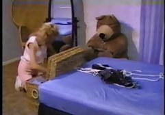 این شخص دوست دختر آبدار خود را با الاغ فیلم سیکس خاریجی الاستیک بر روی میز