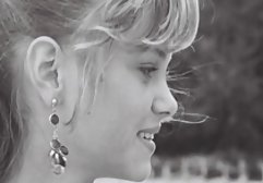 یک دختر بیدمشک سکسی به مدت یک دقیقه به همسایه نگاه کرد، فیلم سکسی ایرانی و خارجی خوب، او پیشنهاد کرد که او را ببوسد، سپس به طور مرتب بخوابد، البته، و در دهان او