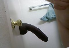 پس از تمرین فیلم جدید سکسی خارجی در زمین، همجنس گرا استراحت می کنند