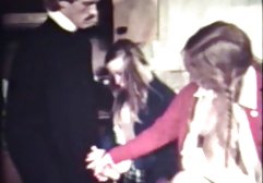 یک دانش آموز در یک خانه با دوستان دوستان خود را دانلود فیلم سکس امریکایی آلوده می کند، که فقط به دهان او می رسد. و پس از آن مردان تصمیم گرفتند آن را کاملا خالی کنند