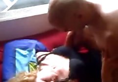 قرار دادن داستان سسک در جوراب شلواری سبز و شروع به پریش او گربه