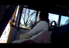 جوجه داغ شلوارهای خود را برداشت و پرسیتی خود را در اطراف خود گسترش داد و گربه او دانلود فیلمهای سکسی را نوازش می داد.