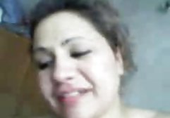 عاشقان جوان عاشقانه در اتاق خواب می پروراندند، او به آرامی شورت هایش را بیرون کشید، گربه خیس را لرزاند و به تدریج آنها را به اقدام ویدیو فیلمهای سکسی اصلی منتقل کردند