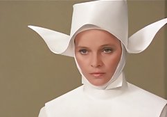 سگ های جوان دانلود فیلم سک30 یک شمع سوزان را به گربه وارد می کنند