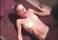 شخص ساده و معصوم داغ سکسی یک مرد هیجان زده با فیلم سوپر زشت خارجی مقعد او را جذب کرد