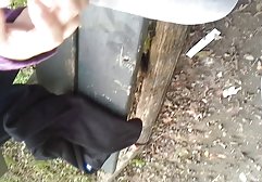 زیبایی دباغی در یک بیکینی در اطراف استخر می نشیند، او دوش می برد و سینه اش کلیپ سکسیخارجی را نشان می دهد، الاغ، پاهای او را گسترش می دهد و ماساژ دهانش را فریب می دهد و نشان می دهد نمایش واقعی وابسته به عشق شهوانی