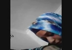 دختران دختر به اشتراک یک سالن ماساژ دادن دادند و از مردی که در آن فیلم سکسی کارتونی کار می کرد، به ماساژ فراموش نشدۀ خود پرداخت. شوهر در انتظار خانم در خانه بود و در عین حال او روی میز بود.