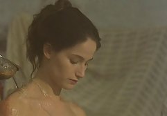 فاحشه دانلود فیلمهای پورن ساندویچ بدنش را بر روی وب نشان می دهد