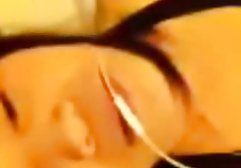 عوضی قدیمی بر روی دیک فیلمهای سکسی ایرانی وخارجی جوان وکیل ایستاده است