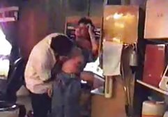 سبزه نوجوان داستان ایرانی سکسی استمناء را با اسباب بازی ها دوست دارد